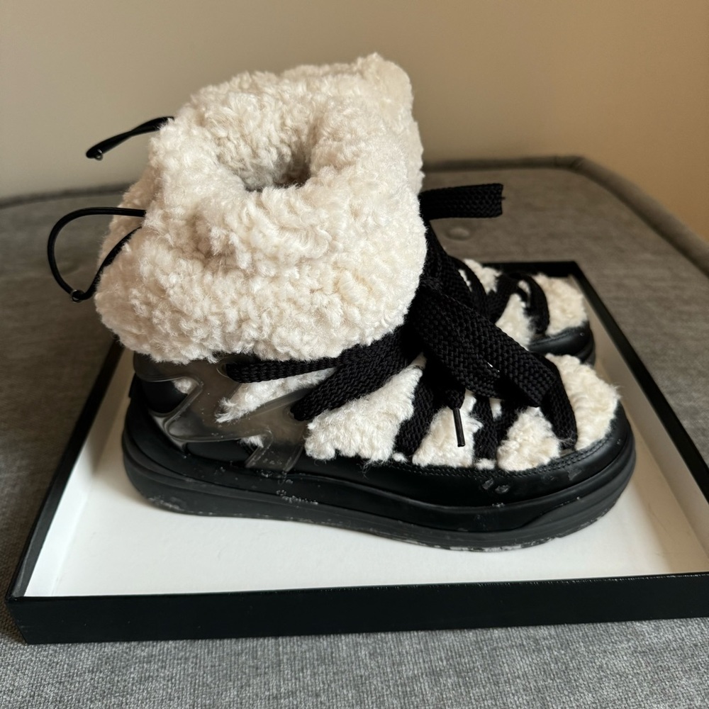 Moncler Insoluxm Womens Round Te Ankle Boots size 38
